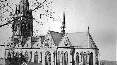 Blick aus den Stiftsgärten auf die Nikomedeskirche um ca. 1950