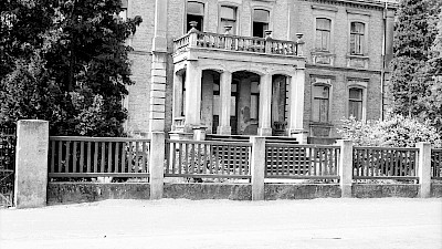 Gebäude des ehem. Hof Schulze Vehoff, heute Schulze Raestrup, im Jahr 1951. Es liegt an der Burgsteinfurter Straße.